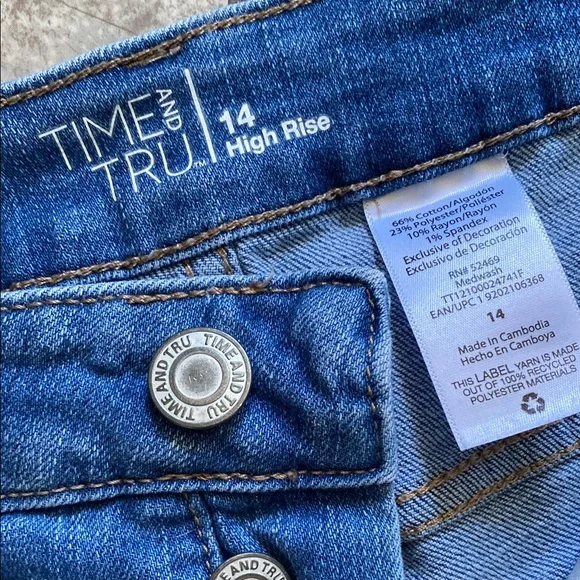 Time and Tru Classic Blue Jean Shorts - Picture 2 of 7